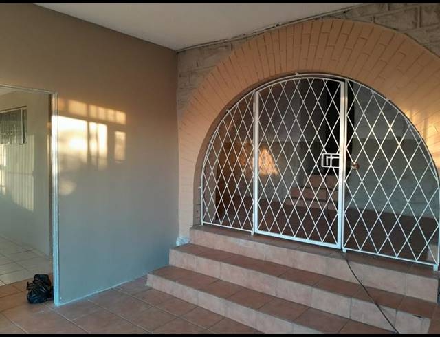 2 BEDROOM PROPERTY TO RENT IN KENSINGTON